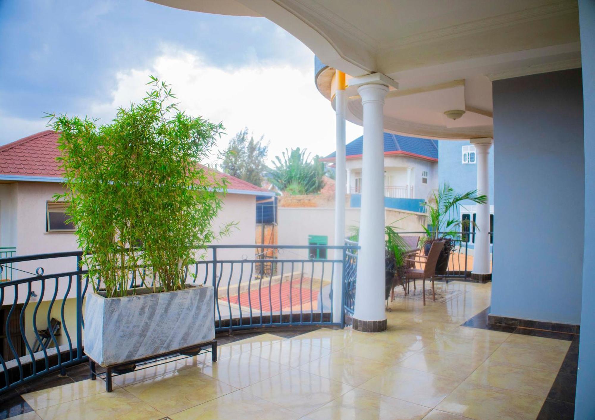 The Vibrant Lodge Gacuriro คิกาลี ภายนอก รูปภาพ