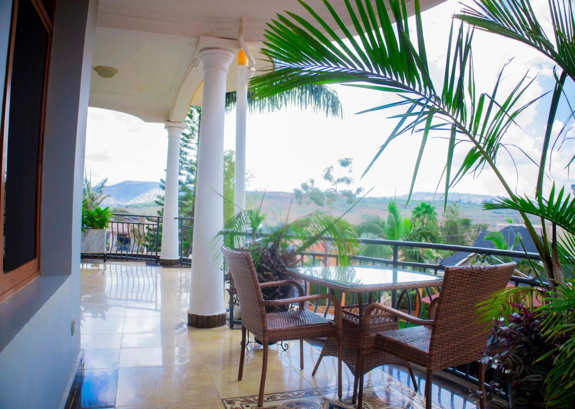 The Vibrant Lodge Gacuriro คิกาลี ภายนอก รูปภาพ