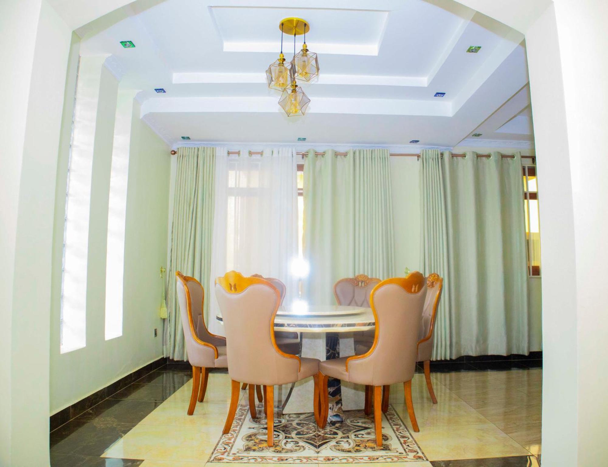 The Vibrant Lodge Gacuriro คิกาลี ภายนอก รูปภาพ