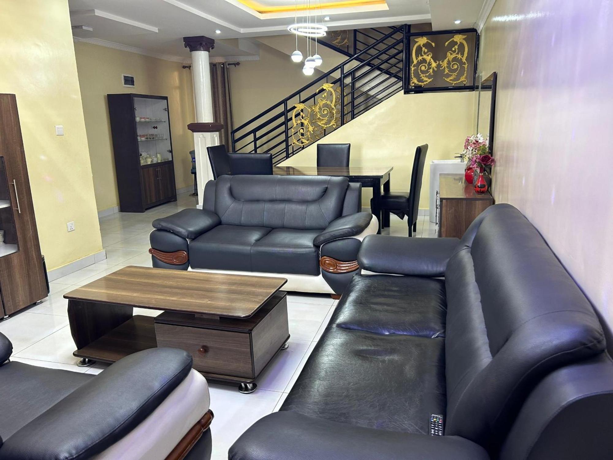 The Vibrant Lodge Gacuriro คิกาลี ภายนอก รูปภาพ